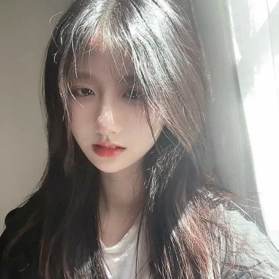 龙纹身的女孩